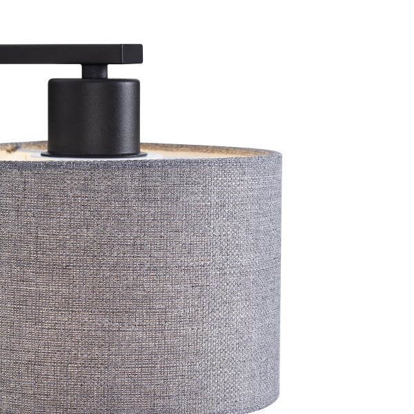 Nahaufnahme einer Stoffleuchte mit Textilschirm