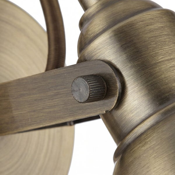 Detailaufnahme einer Leuchte aus Metall