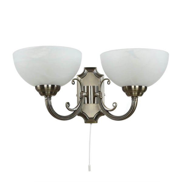 Wandleuchte mit zwei Leuchten und Zugschalter