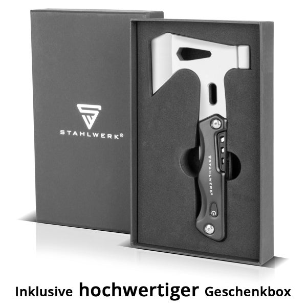 Stahlwerk Multifunktionsbeil mit Hammerkopf und Schlüsselaussparungen in einer Geschenkbox mit Schaumstoffeinlage und Stahlwerk Logo.