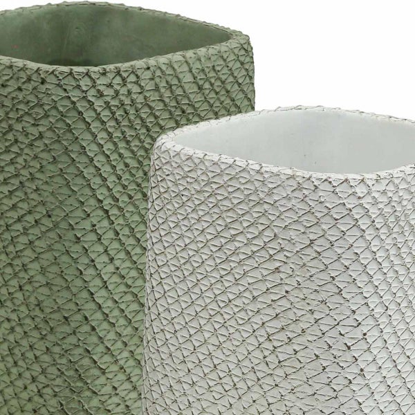 Zwei Pflanzgefäße mit strukturierter Oberfläche