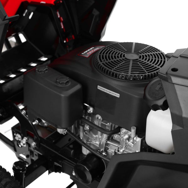 Detailansicht des Motors eines Rasentraktors