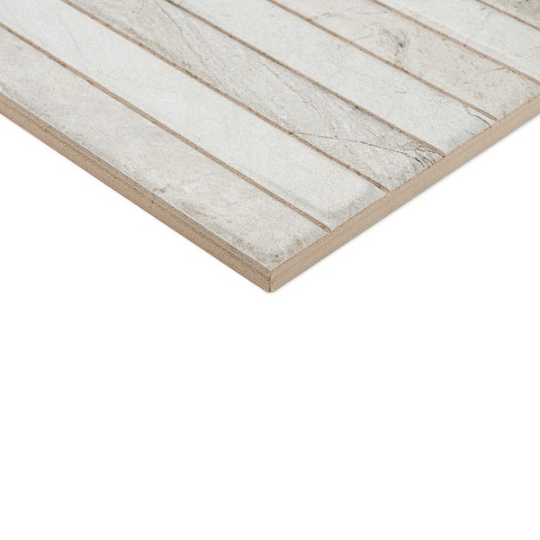Wandfliese mit Steinoptik und Rillenstruktur in Fliesenform.