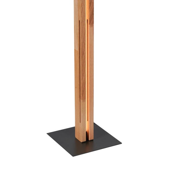 Stehleuchte aus Holz mit integrierter LED Beleuchtung auf einem quadratischen Metallsockel.