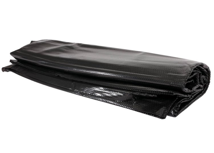 Zusammengefaltete schwarze Gewebeplane für den Garten