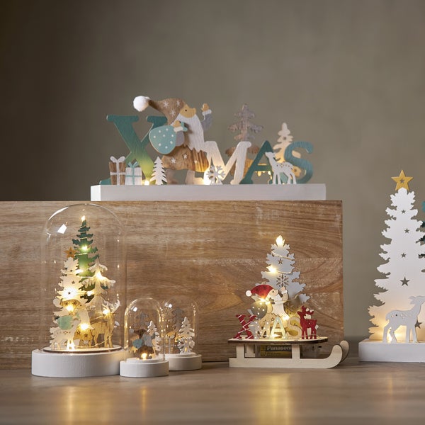 Dekorative Weihnachtsfiguren aus Holz mit Beleuchtung