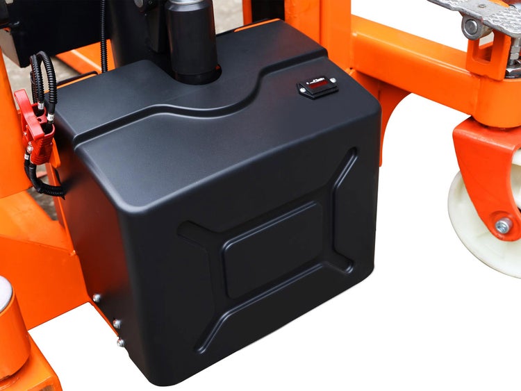 Detailansicht des Batteriefachs eines Gabelhubwagens