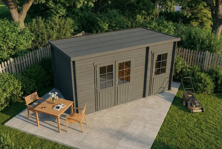 Modernes Gartenhaus aus Holz mit Pultdach, Doppeltür und Einzeltür mit Glaselementen, auf einer Terrasse im Garten neben einem Rasenmäher.