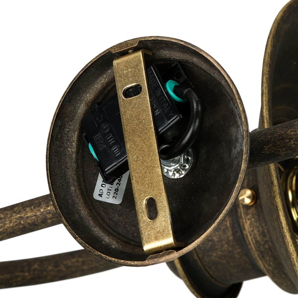 Detailansicht Deckenleuchte mit Verkabelung und Befestigung