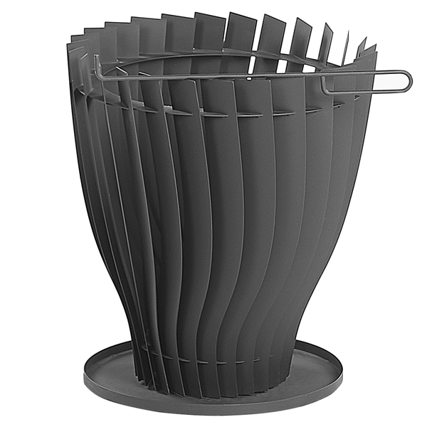 Feuerkorb aus schwarzem Metall mit vertikalen Lamellen und rundem Standfuß für den Garten.