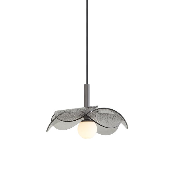 Moderne Pendelleuchte mit blütenförmigem Glasschirm und mittiger Glühbirne für eine stilvolle Innenraumbeleuchtung.
