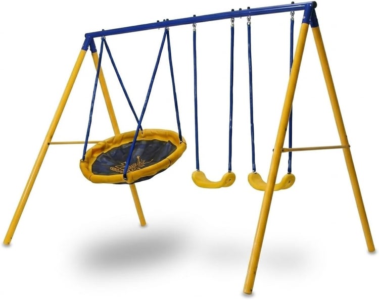 Schaukelgestell mit zwei Schaukelsitzen und einer Nestschaukel für den Garten