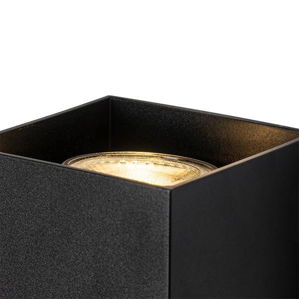 Quadratische Außenwandleuchte mit Licht