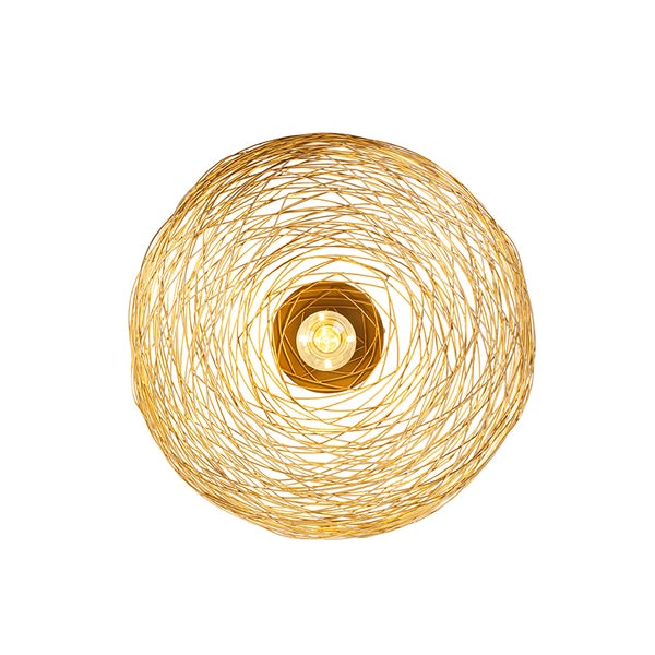 Goldfarbene Draht-Deckenleuchte mit eingeschalteter Glühbirne