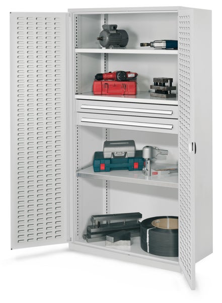Werkstattschrank mit Werkzeugen und Zubehör auf mehreren Regalböden