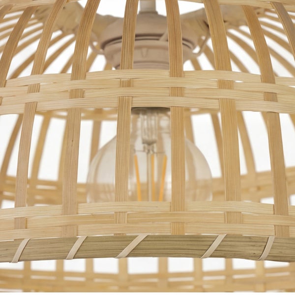 Detailansicht einer Deckenlampe aus Bambus