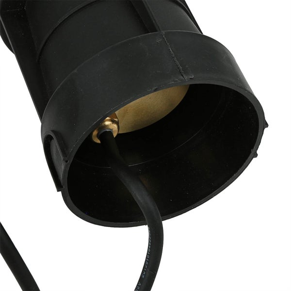 Detailaufnahme eines schwarzen Filters mit Kabelanschluss