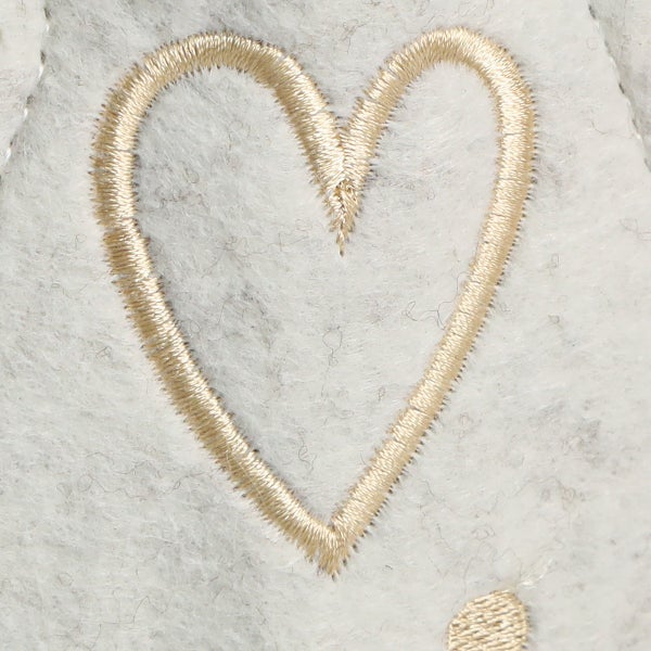 Herzförmige Stickerei