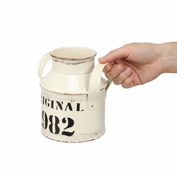 Dekorativer Milchkrug aus Metall im Vintage-Design mit zwei Henkeln und dem Aufdruck Original 1982.