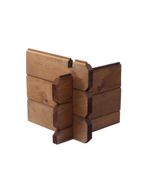 Eckverbindung für Gartenhäuser aus Holz mit Nut-und-Feder-System.
