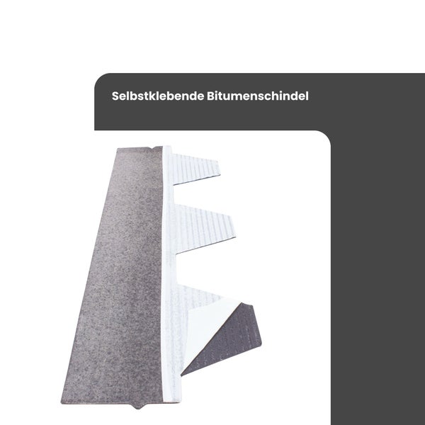 Selbstklebende Bitumenschindel mit abgezogener Schutzfolie auf der Rückseite.