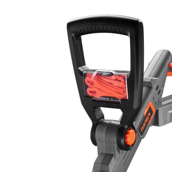 Detailansicht eines Rasentrimmers der Marke FUXTEC mit Schneidfäden