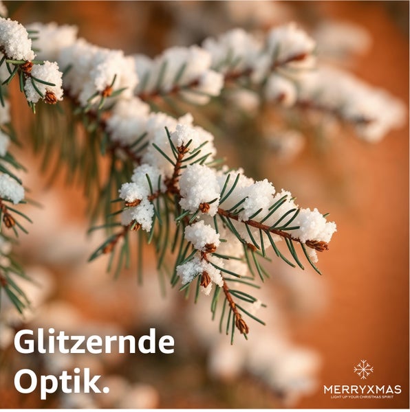 Nahaufnahme eines schneebedeckten Tannenzweigs für weihnachtliche Dekoration