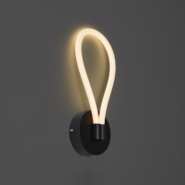 Wandleuchte mit gebogenem LED-Element und Halterung