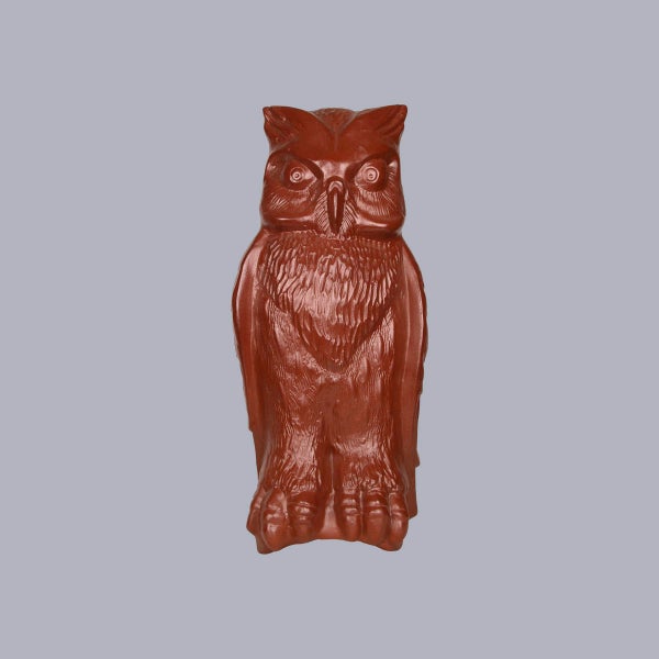 Eulenfigur aus Kunststoff zur Dekoration oder Vogelabwehr.