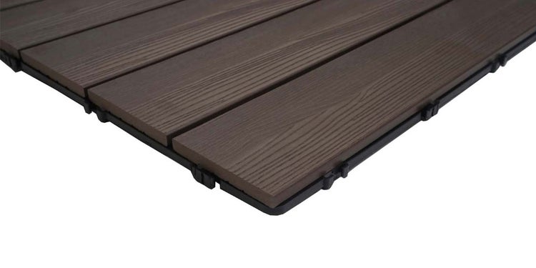 WPC-Terrassenfliese mit Klicksystem und Holzstruktur.