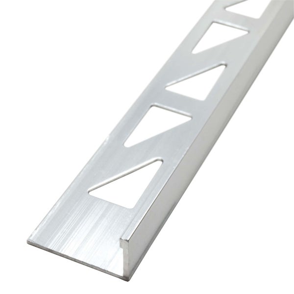 Fliesenschiene aus Aluminium mit dreieckigen Ausstanzungen für den Kantenabschluss.