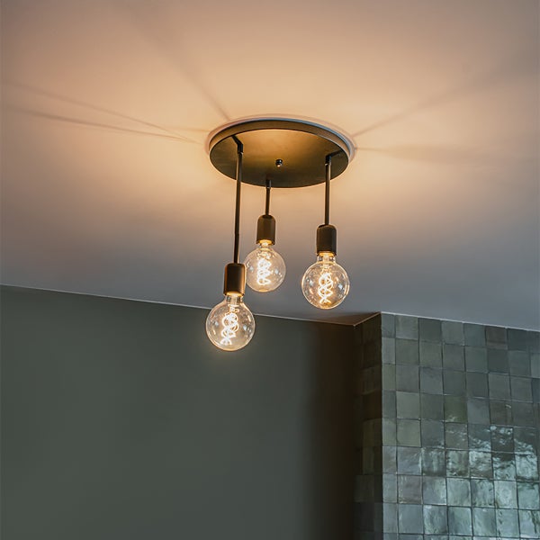 Deckenleuchte mit drei Leuchtmitteln im Retro Stil