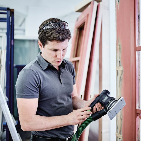 Tasche mit Solarpanel und Aufschrift 'drücken'
