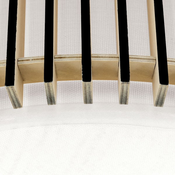 Lattenrost aus Holz mit Textiluntergrund