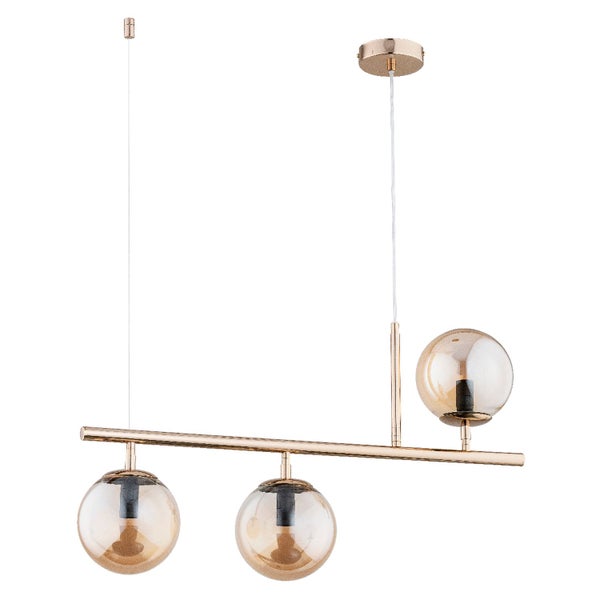 Moderne Pendelleuchte mit drei Glaskugeln und Metallgestell in metallischer Optik.