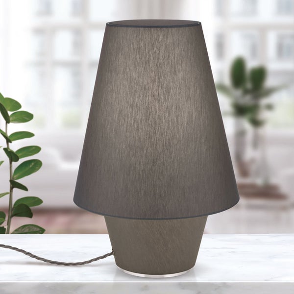 Dekorative Tischleuchte mit Stoffschirm für stimmungsvolle Beleuchtung