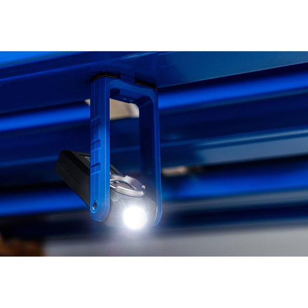 BGS technic COB LED Werkstattleuchte in der Verkaufsverpackung mit Magnet, Haken und Klappfunktion.