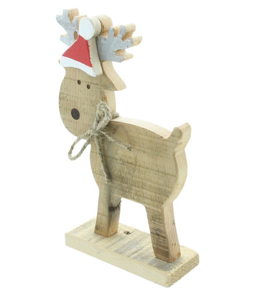 Dekorativer Weihnachtselch aus Holz mit Mütze und Schleife auf Holzsockel