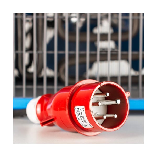 Roter Stecker mit fünfpoligem Stecker für Starkstrom