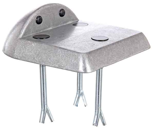 Ein einzelner Mauersteinabschluss aus Beton für eine Mauerabdeckung mit integrierten Metallankern zur Befestigung.