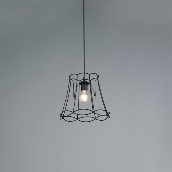 Hängelampe mit Lampenschirm aus Metall