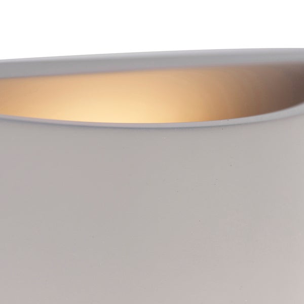 Nahaufnahme einer grauen Lampe mit Beleuchtung