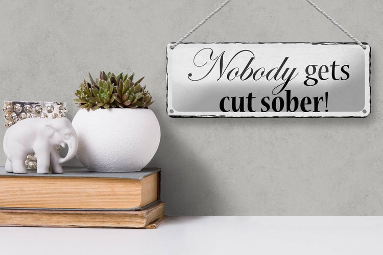 Blechschild Spruch 27x10cm Nobody gets cut sober Dekoration