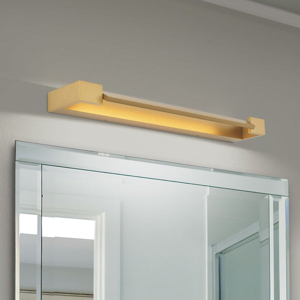 Moderne LED Spiegelleuchte in länglicher Form zur Wandmontage oberhalb eines Spiegels.