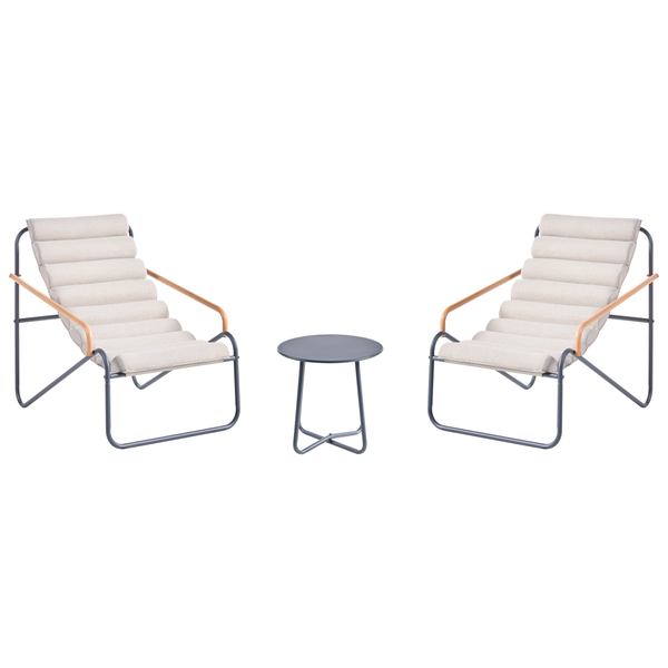 Esstisch mit Dekorationsgegenständen und Hängelampe