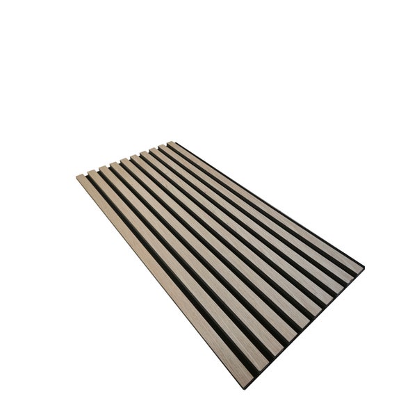 Akustikpaneel mit Holzlamellen in Eichenoptik auf schwarzem Filz.