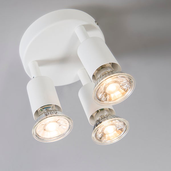 Deckenleuchte mit drei Strahlern