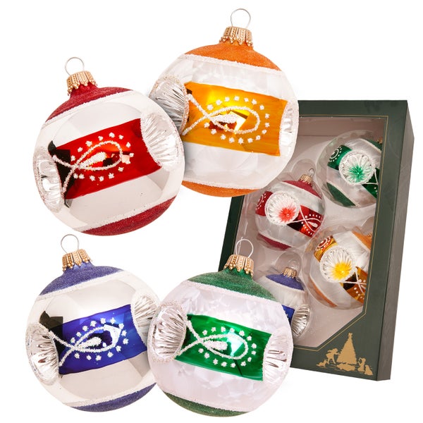 Dekorative Weihnachtskugeln im Set mit weihnachtlichem Design