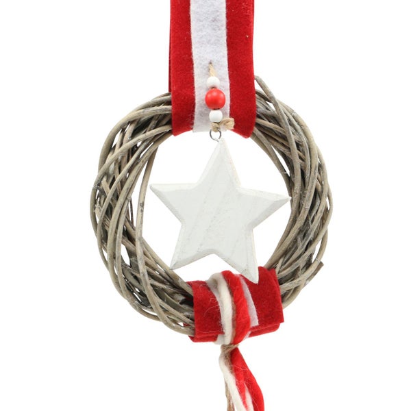 Dekorativer Weihnachtskranz mit Sternanhänger aus Holz und Stoffband