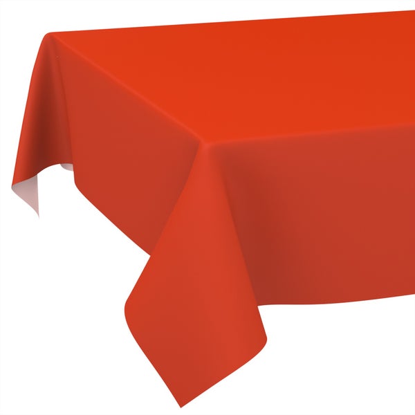 Rote Tischdecke über eine Tischkante drapiert.